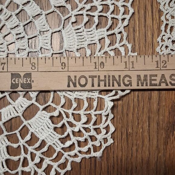 Set of 5 lovely vintage Crochet Doilies in Cream and Tan - Picture 9 of 14